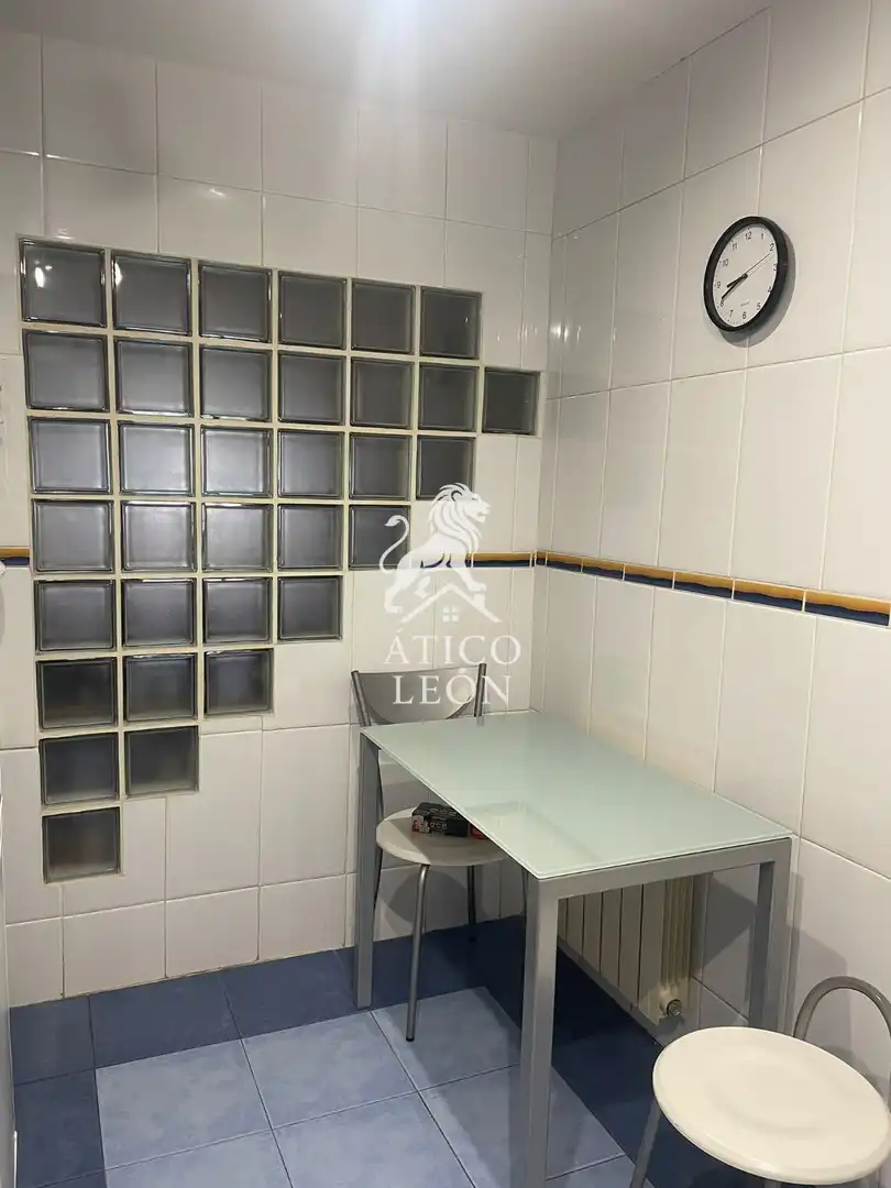 Cocina de Piso en venta en León Capital  con Calefacción y Trastero