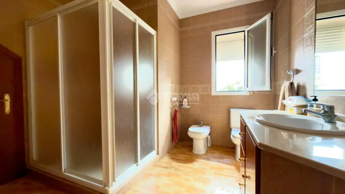 Casa con terraza en venta en San Enrique - Guadiaro -  Pueblo Nuevo, imagen 2