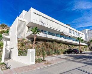 Exterior view of Single-family semi-detached to rent in Estepona  with Air Conditioner, Terrace and Balcony