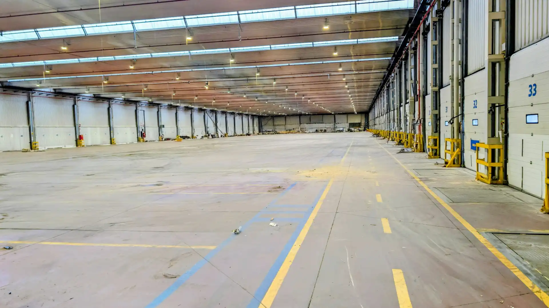 Nau industrial de lloguer en Zaragoza amb Calefacció i Alarma