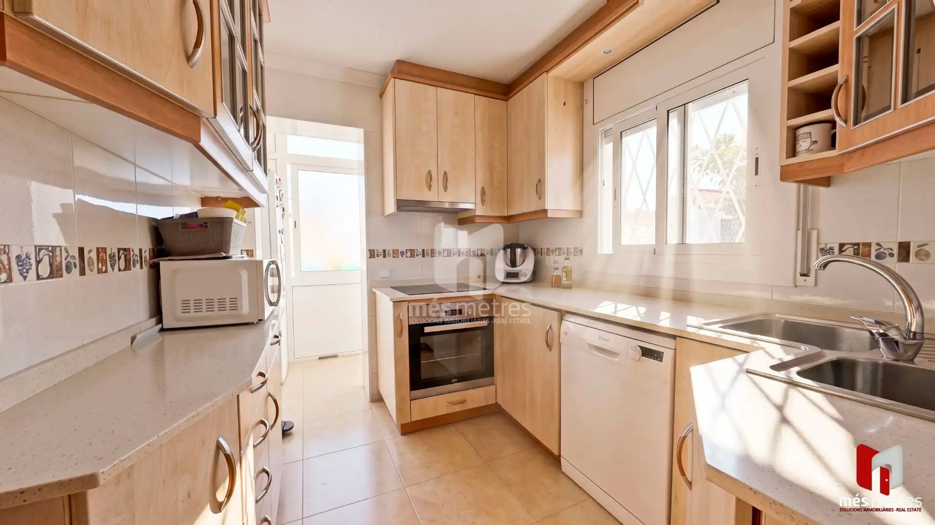 Cocina de Piso en venta en Alella con Calefacción, Jardín privado y Terraza