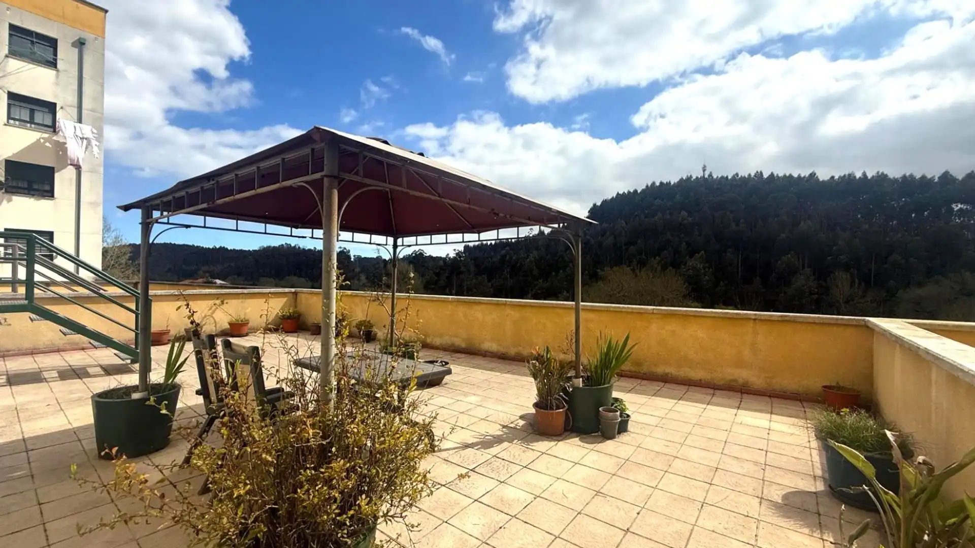 Terrasse von Wohnung zum Verkauf in Castrillón mit Terrasse, Abstellraum und Möbliert