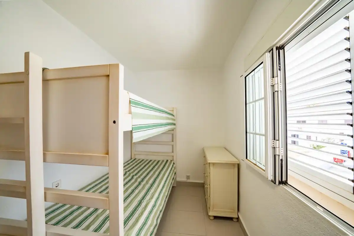 Habitación de Casa adosada en venta en Orihuela con Calefacción, Jardín privado y Piscina
