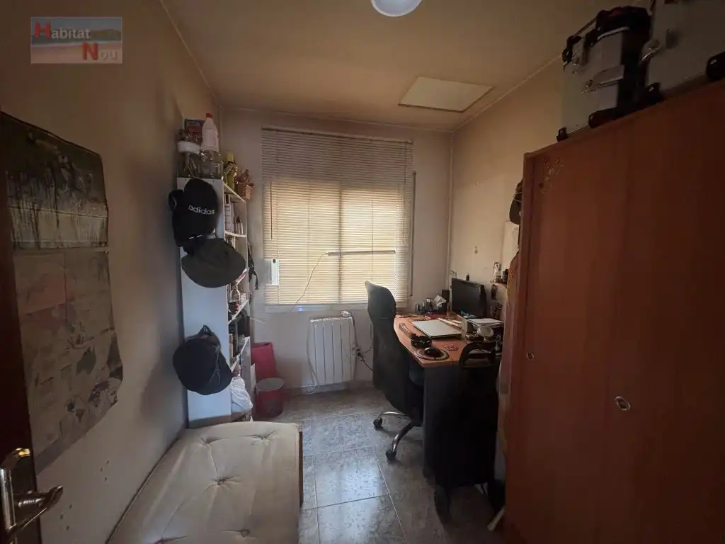 Bedroom of Flat for sale in La Bisbal del Penedès  with Air Conditioner and Oven
