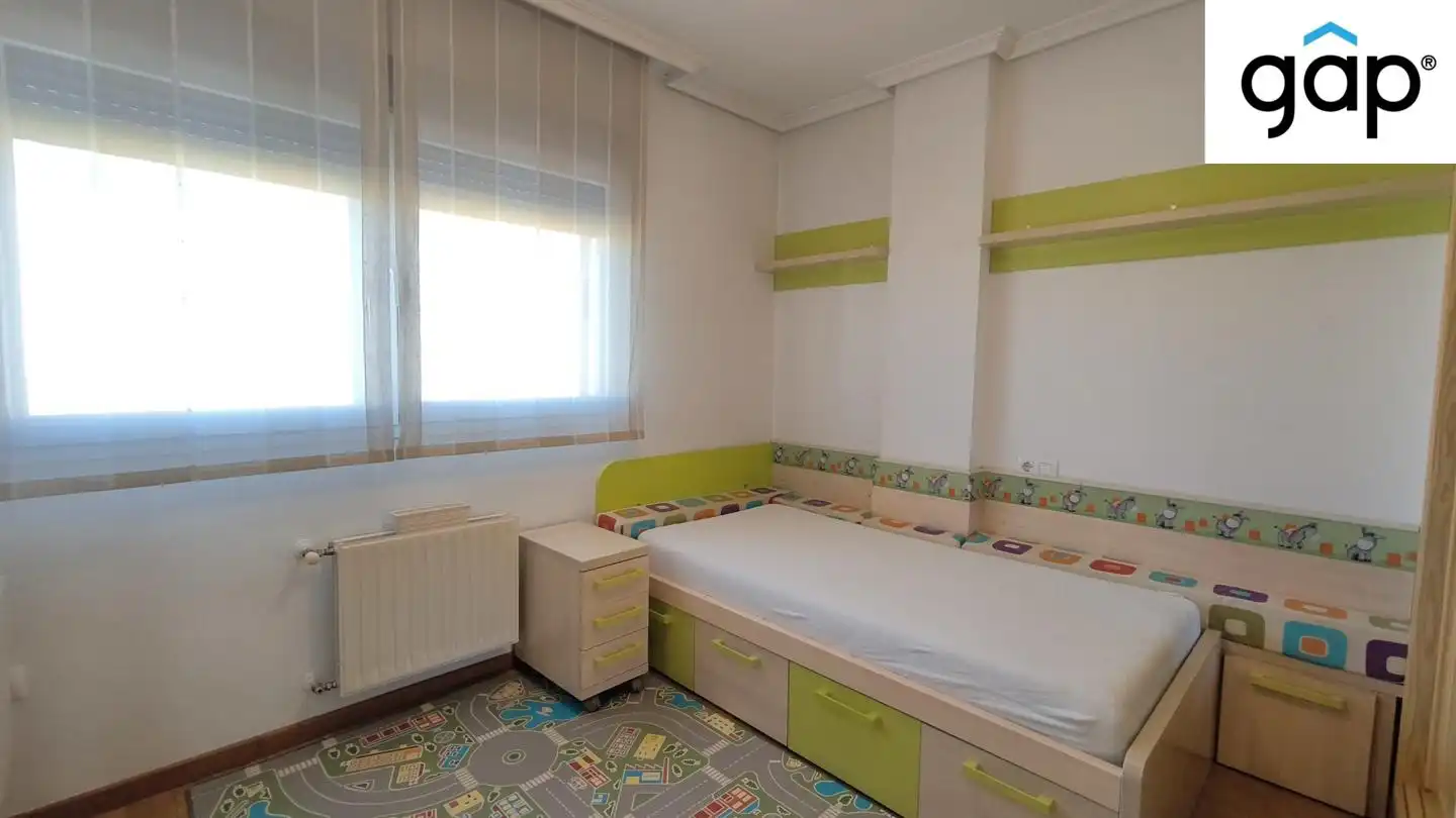 Habitación de Piso de alquiler en Cuenca con Calefacción, Terraza y Amueblado