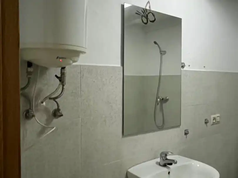 Baño de Local de alquiler en Xove con Parquet