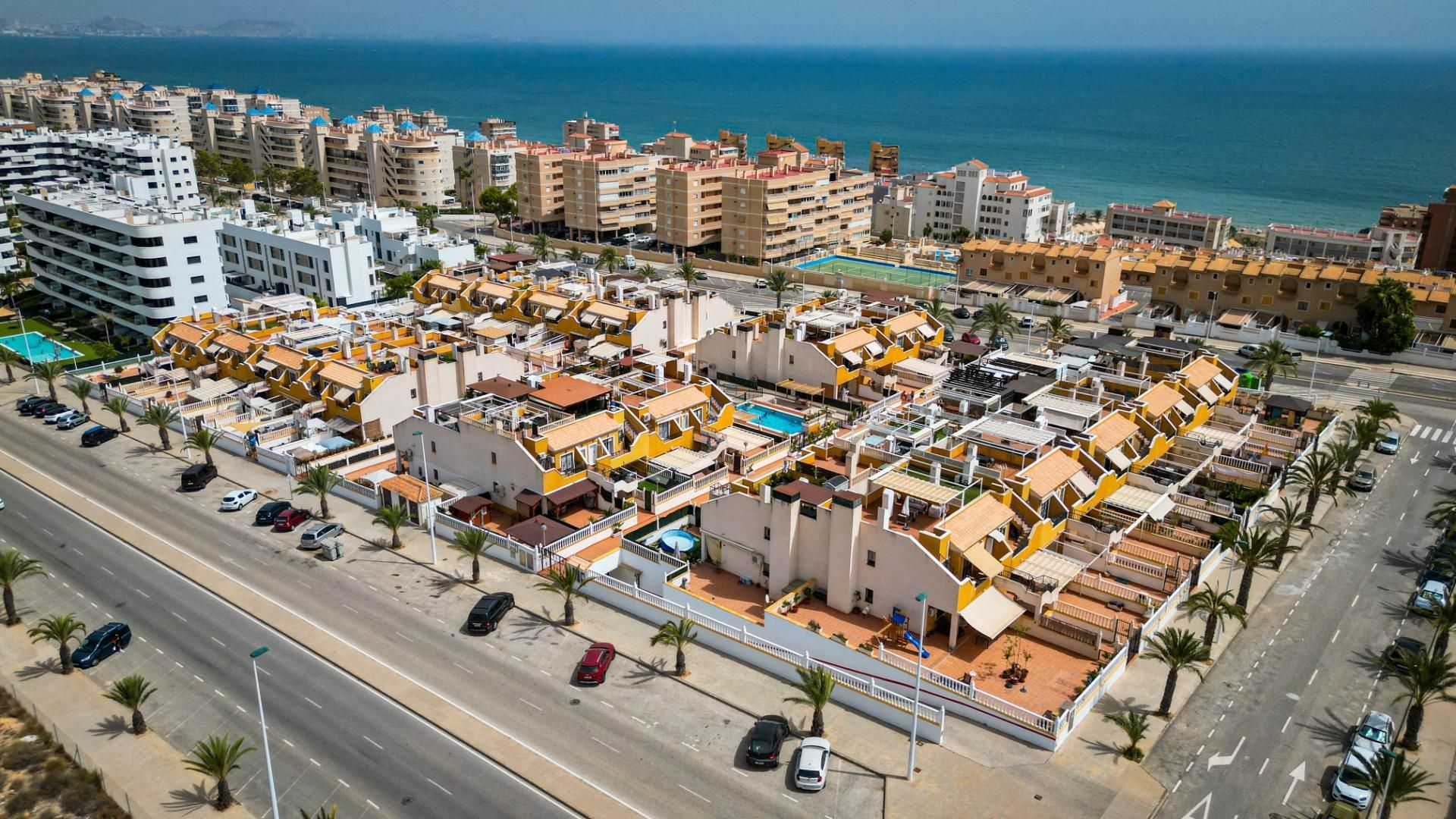 Vista exterior de Casa adosada en venta en Elche / Elx