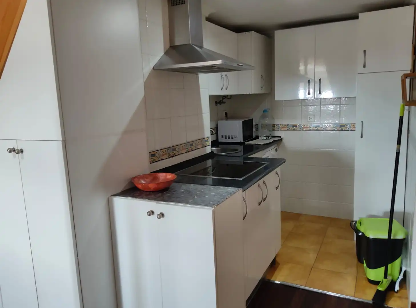 Cuina de Estudi en venda en Santander amb Parquet i Moblat