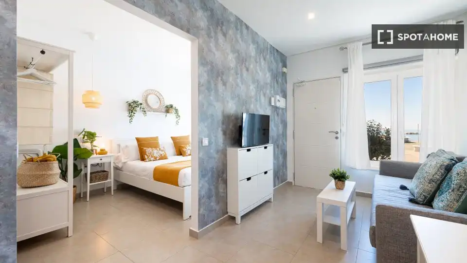 Dormitori de Apartament per a compartir en Rincón de la Victoria amb Aire condicionat, Terrassa i Moblat