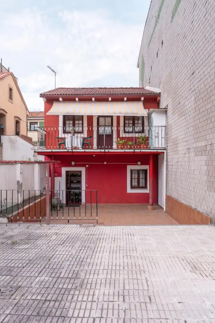 Vista exterior de Casa o chalet en venta en Llanera con Calefacción, Jardín privado y Terraza