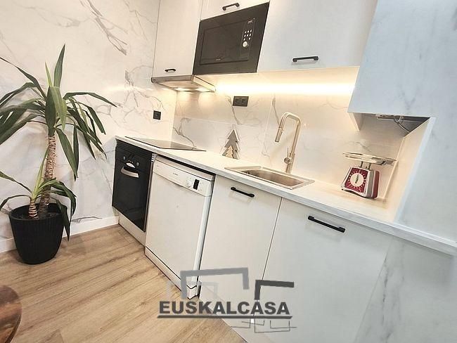 Kitchen of Flat for sale in Bilbao   with Heating and Storage room