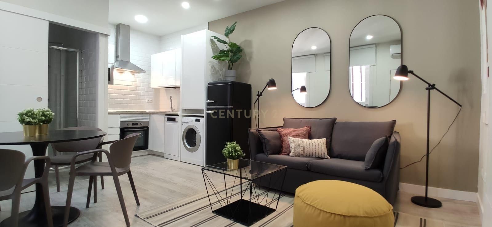 Sala d'estar de Apartament de lloguer en  Madrid Capital amb Aire condicionat, Forn i Rentadora