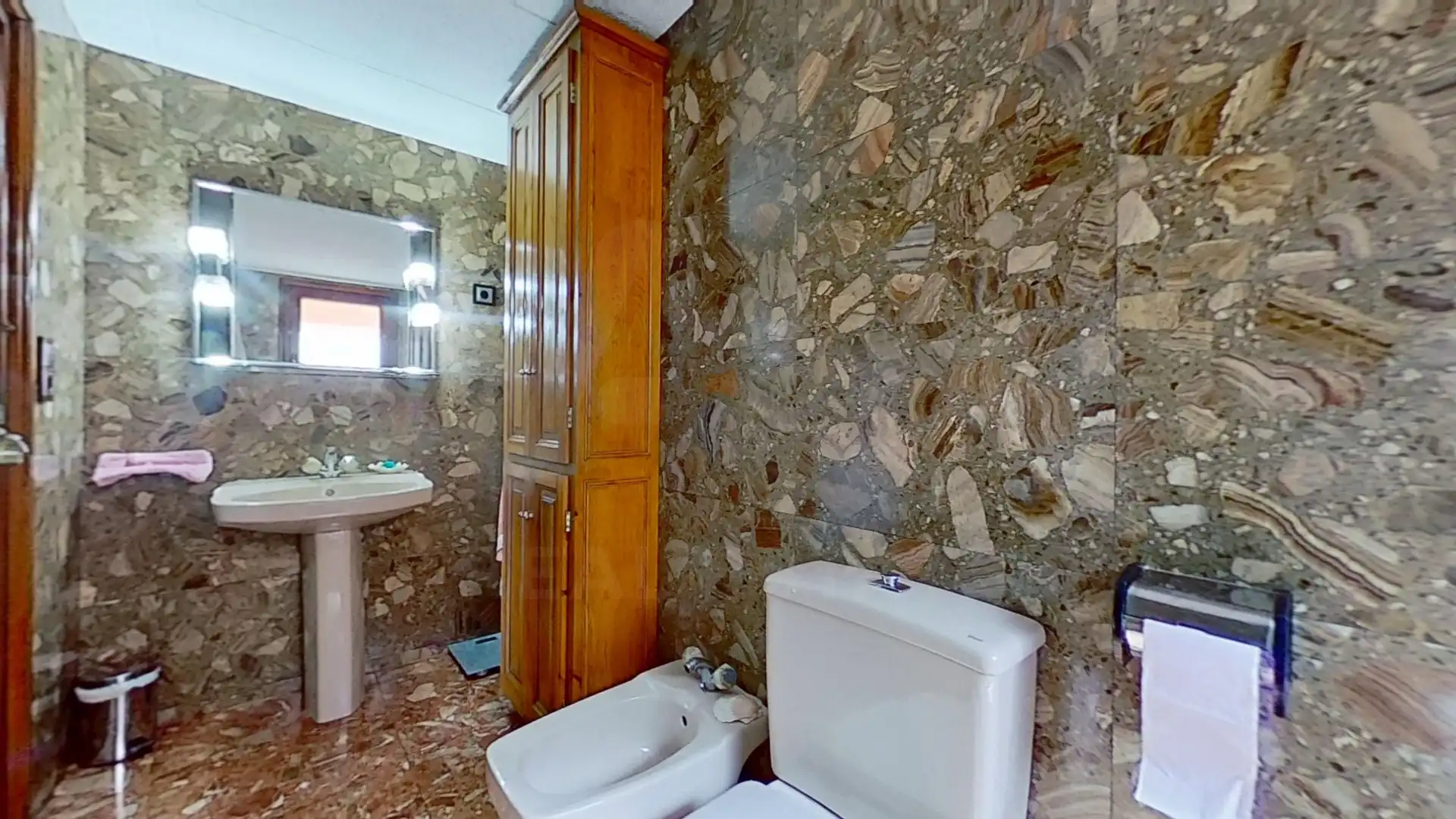 Bathroom of Houses for sale in Roda de Berà