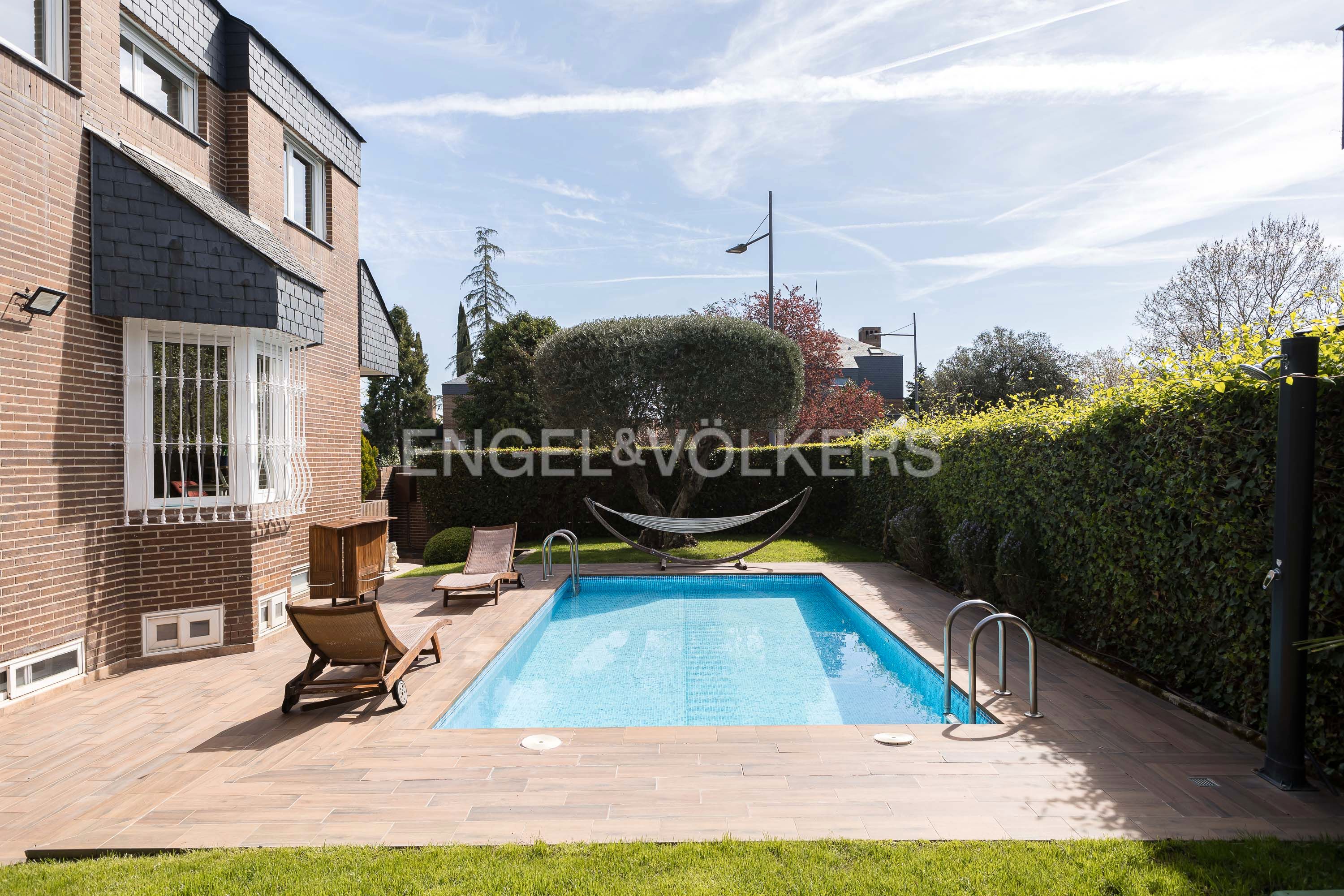 Piscina de Casa o xalet en venda en Pozuelo de Alarcón amb Aire condicionat, Calefacció i Jardí privat