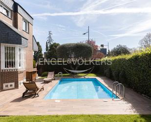 Swimming pool of House or chalet for sale in Pozuelo de Alarcón  with Air Conditioner, Heating and Private garden