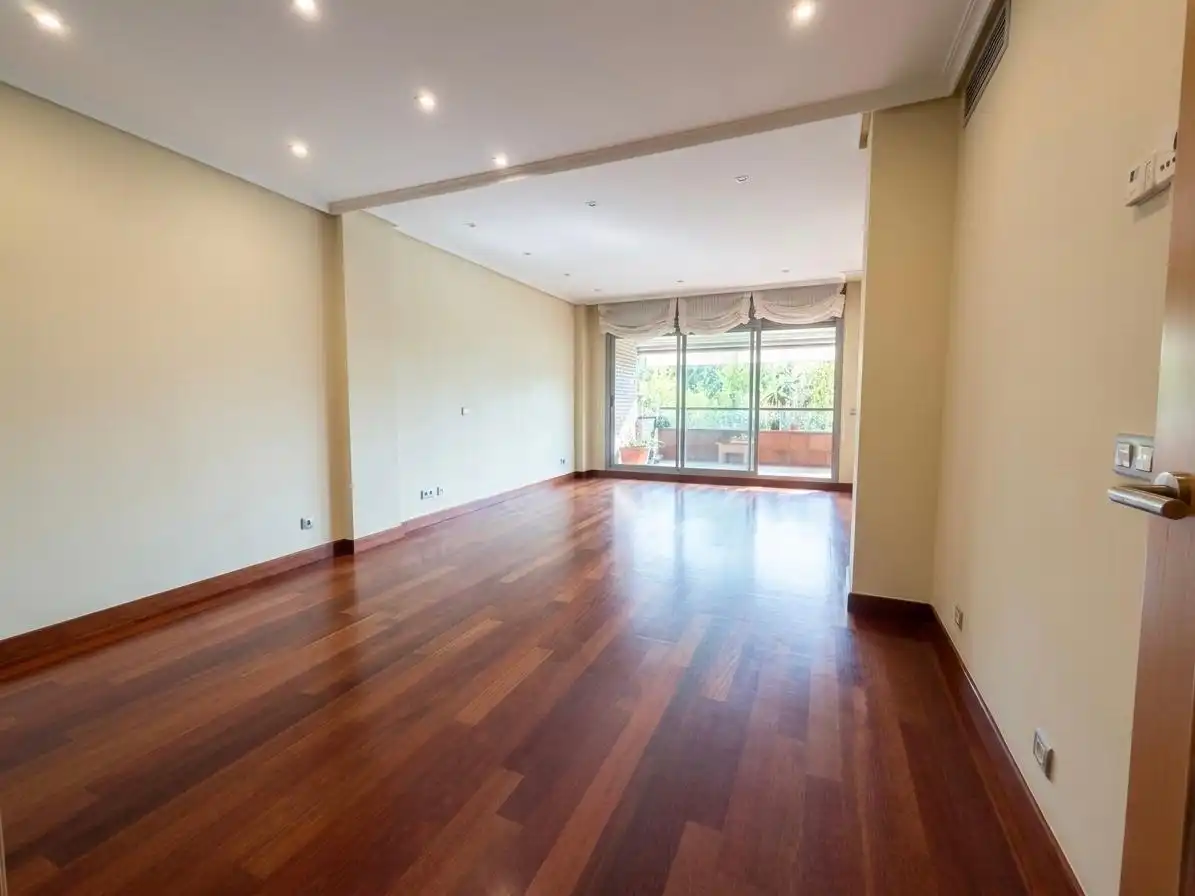 Sala de estar de Piso en venta en Boadilla del Monte con Aire acondicionado, Calefacción y Parquet