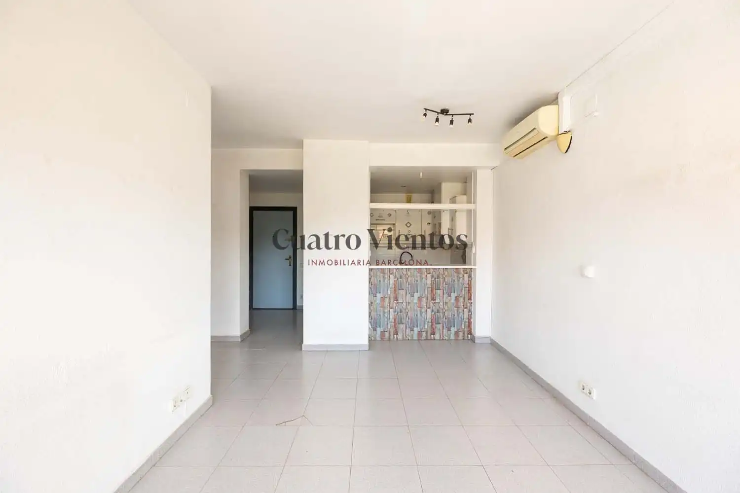 Living room of Flat for sale in Barcelona  with Air Conditioner, Heating and Oven