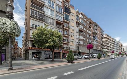 Vista exterior de Pis en venda en  Granada Capital amb Calefacció, Parquet i Terrassa