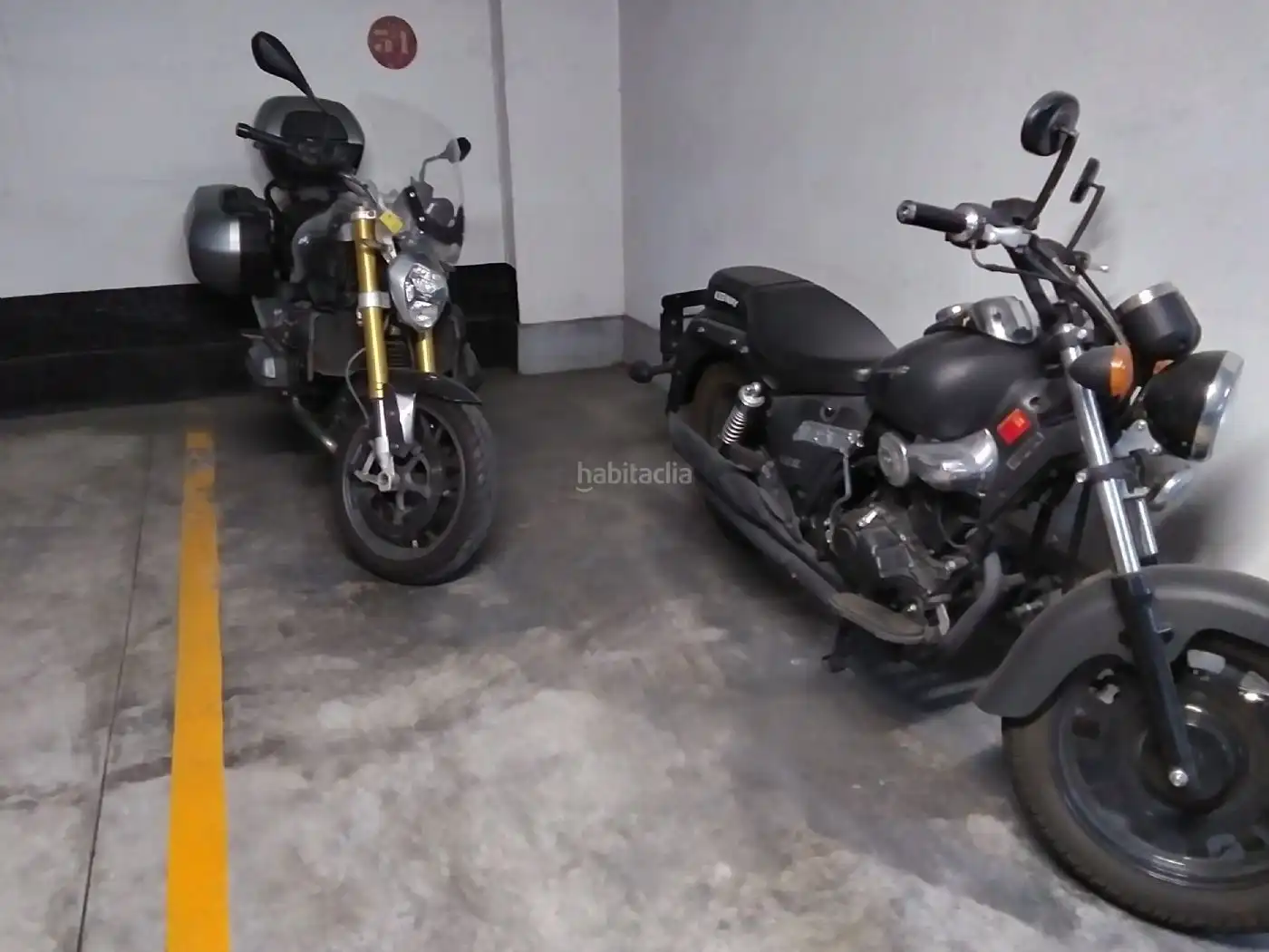 Motorradstellplatz zur Miete in Carrer de l'Explorador Andrés 25