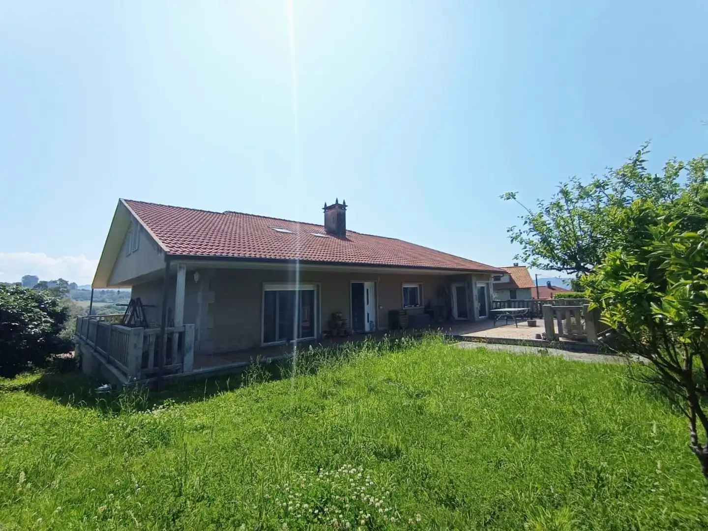 Vista exterior de Casa o xalet en venda en Pontevedra Capital  amb Jardí privat, Terrassa i Traster