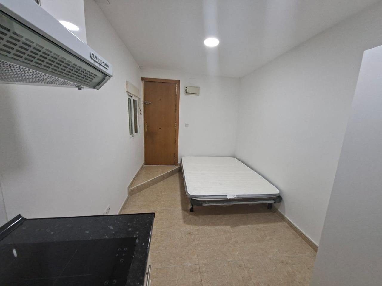 Dormitori de Estudi de lloguer en  Madrid Capital amb Aire condicionat, Calefacció i Moblat