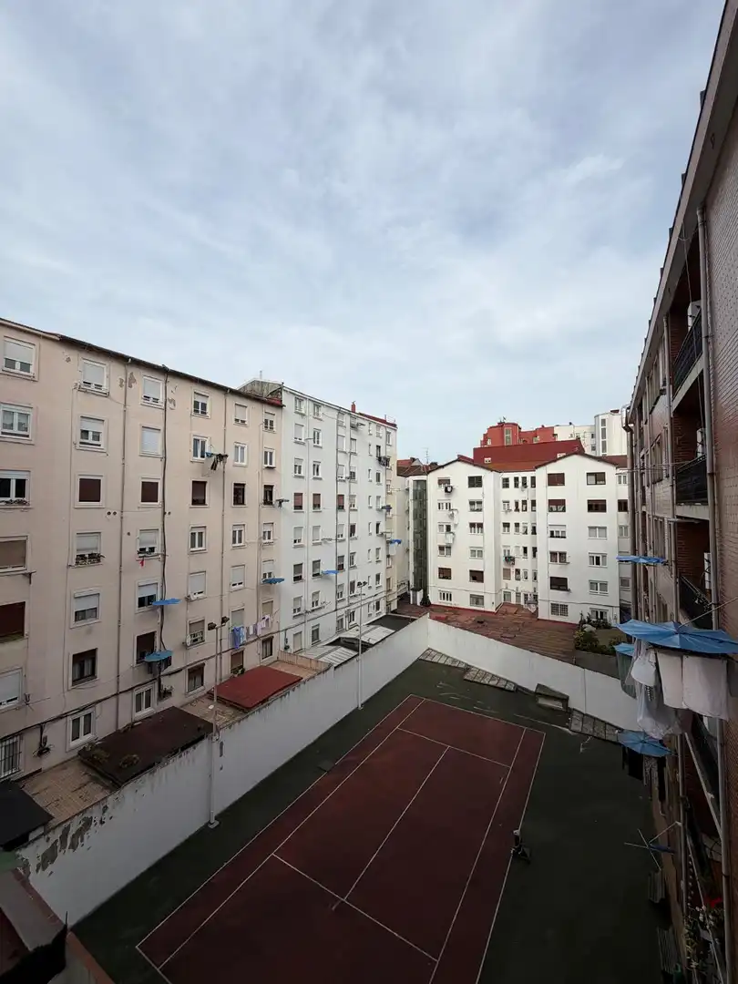 Vista exterior de Piso en venta en Bilbao  con Calefacción y Balcón