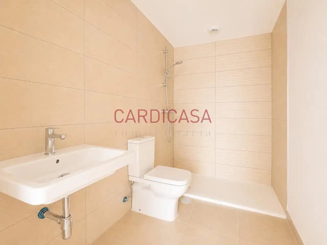 Bathroom of Flat for sale in Vigo   with Heating and Terrace
