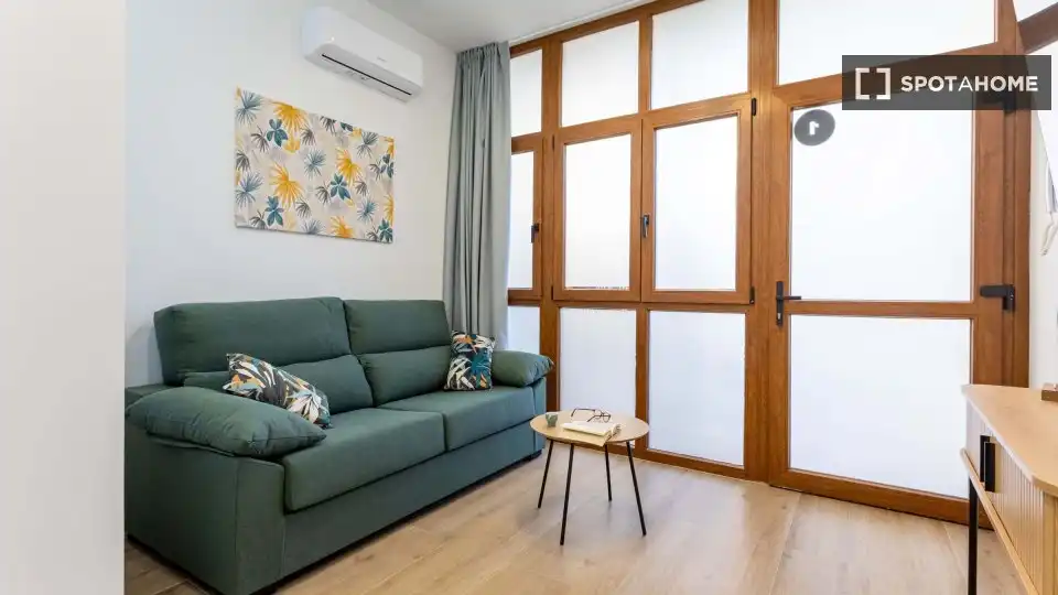 Living room of Flat for rent in Valencia  with Air Conditioner, Heating and Furnished