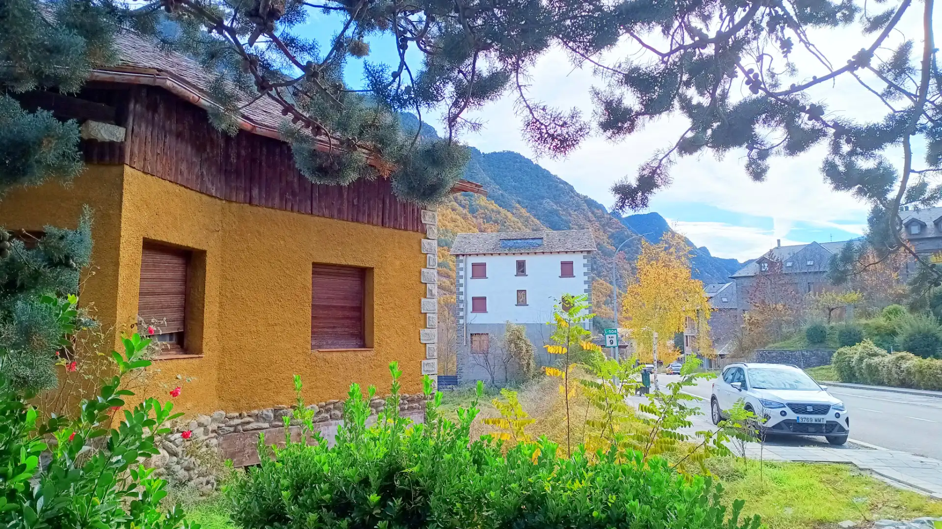 Vista exterior de Casa o xalet en venda en Vall de Cardós amb Jardí privat