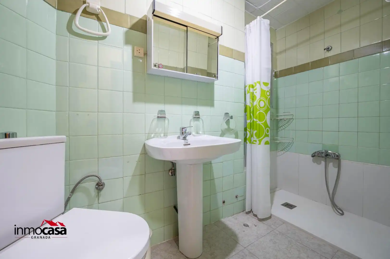 Badezimmer von Wohnung zum Verkauf in Granada mit Klimaanlage und Möbliert