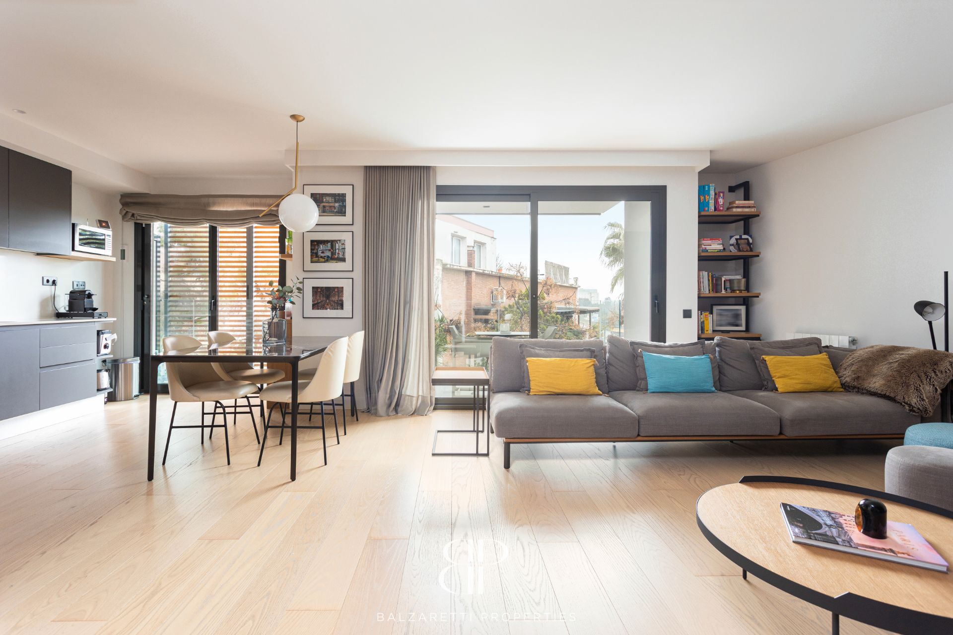 Sala d'estar de Pis en venda en Sant Just Desvern amb Aire condicionat, Calefacció i Parquet