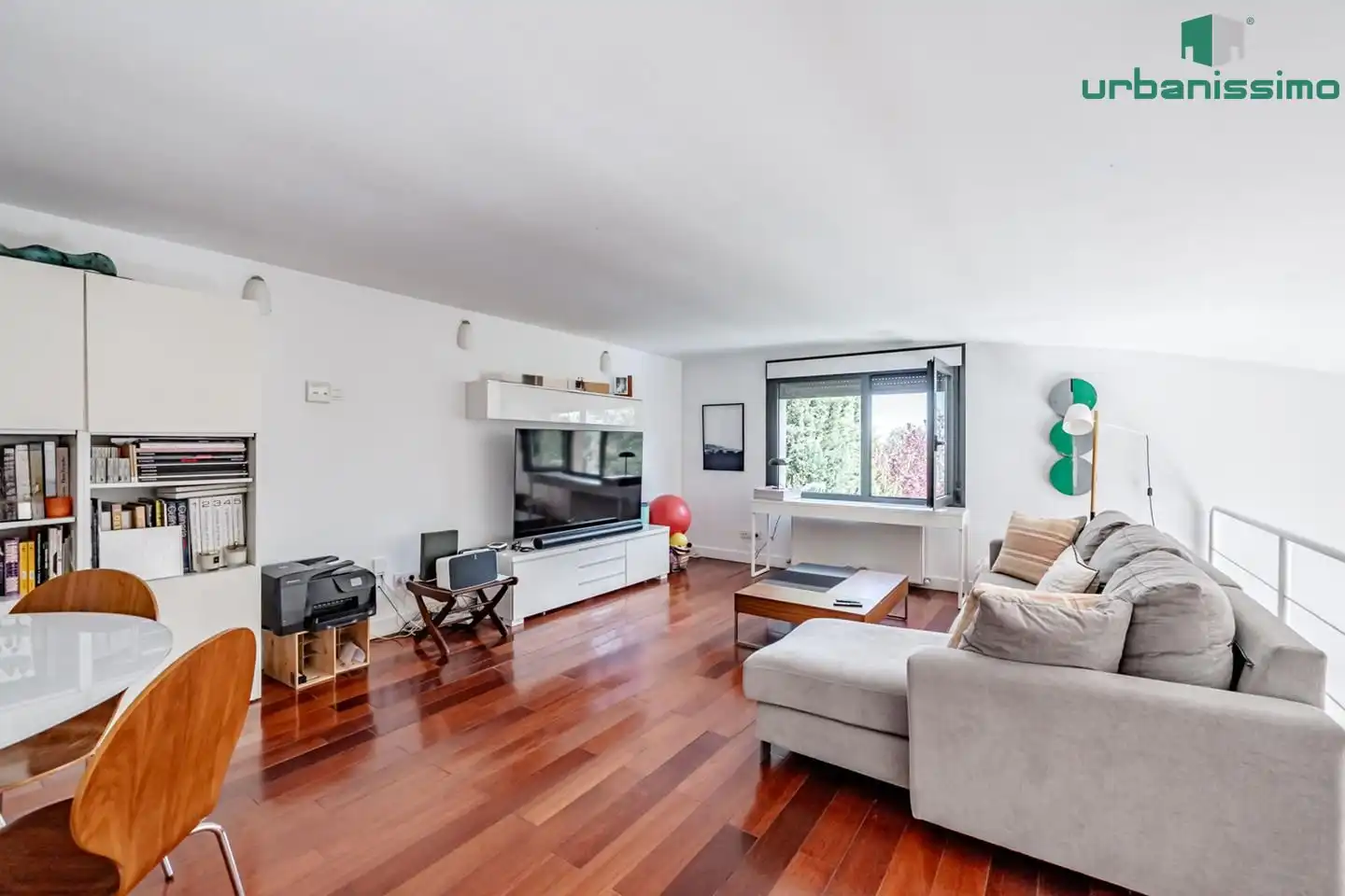 Living room of Detached homes for sale in  Madrid Capital  with Air Conditioner, Heating and Private garden