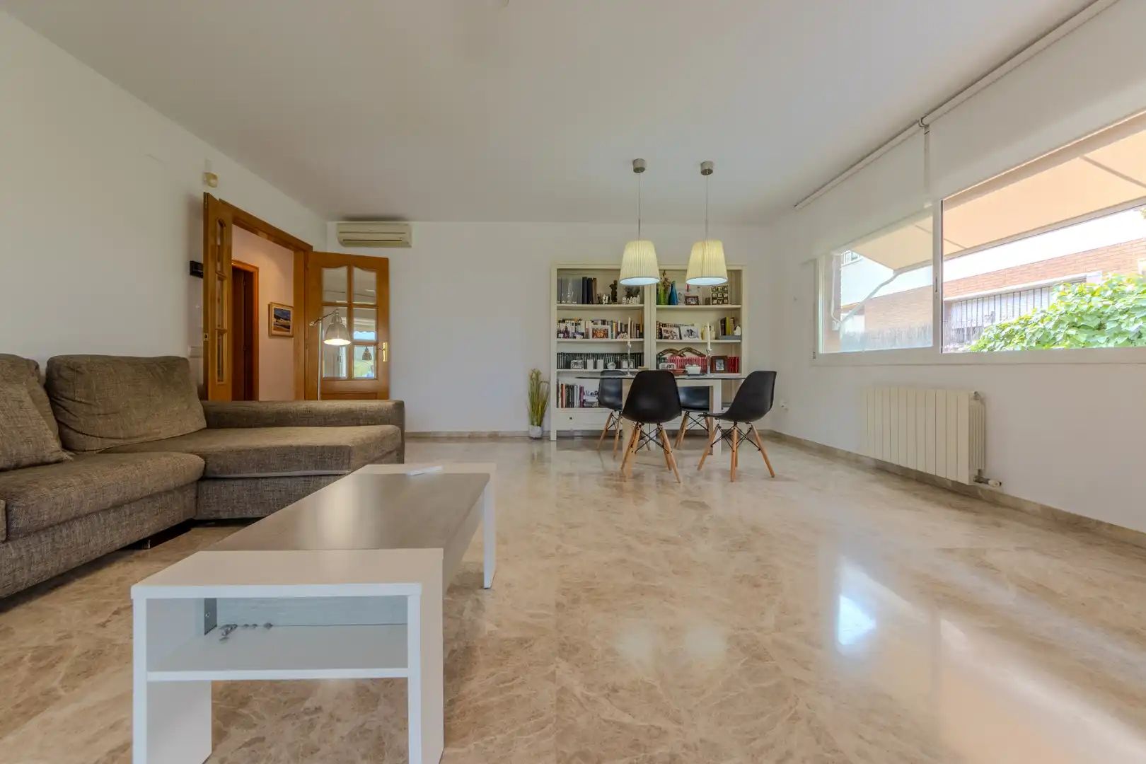 Sala d'estar de Casa o xalet en venda en Tarragona amb Jardí privat, Terrassa i Traster