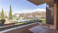 Dormitori de Apartament en venda en Pozuelo de Alarcón amb Aire condicionat, Terrassa i Piscina