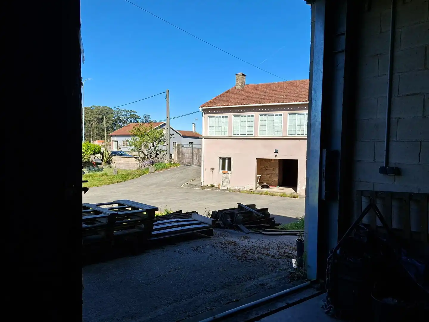 Vista exterior de Nau industrial en venda en Cambados