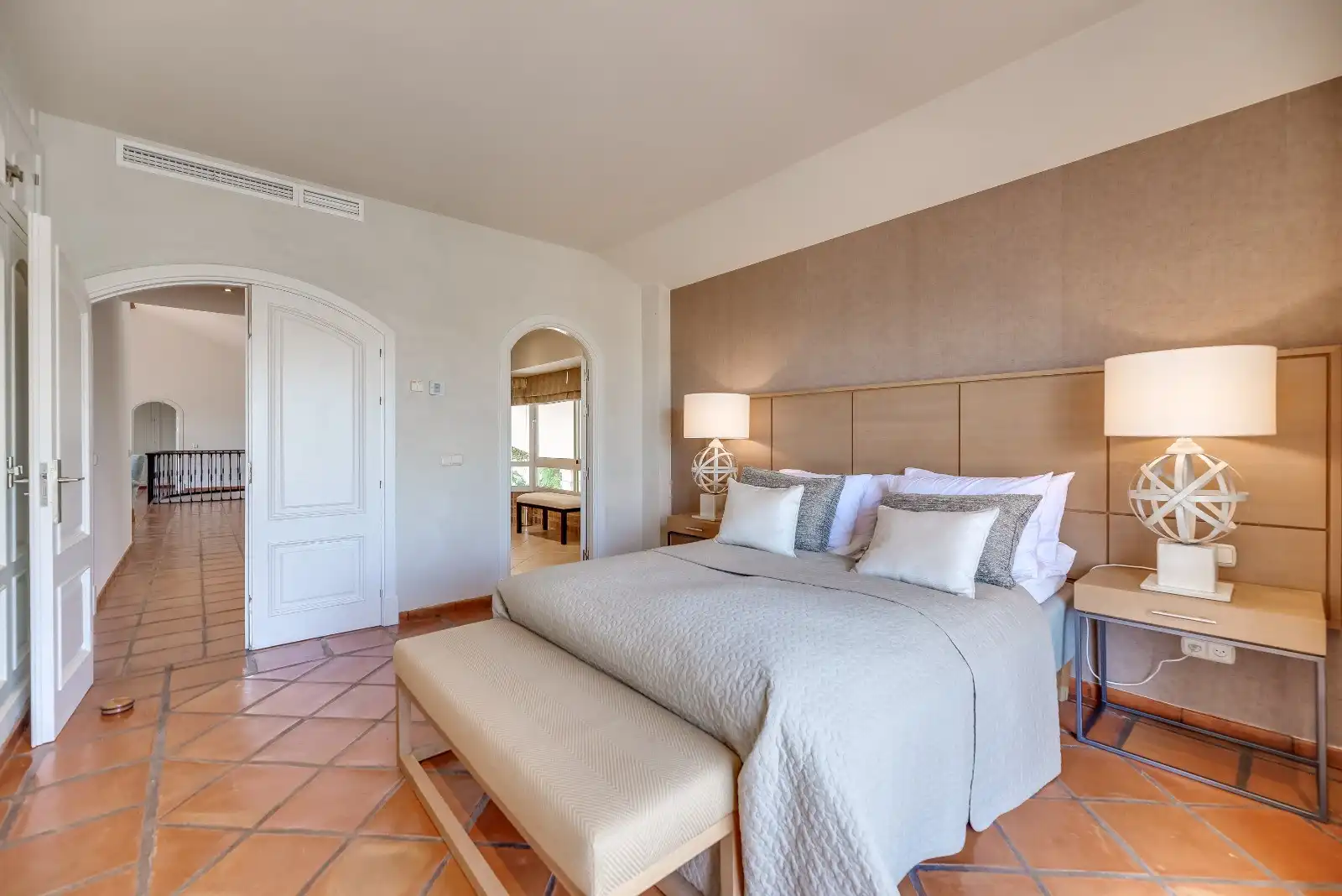 Dormitori de Casa o xalet en venda en Marbella amb Aire condicionat, Jardí privat i Terrassa