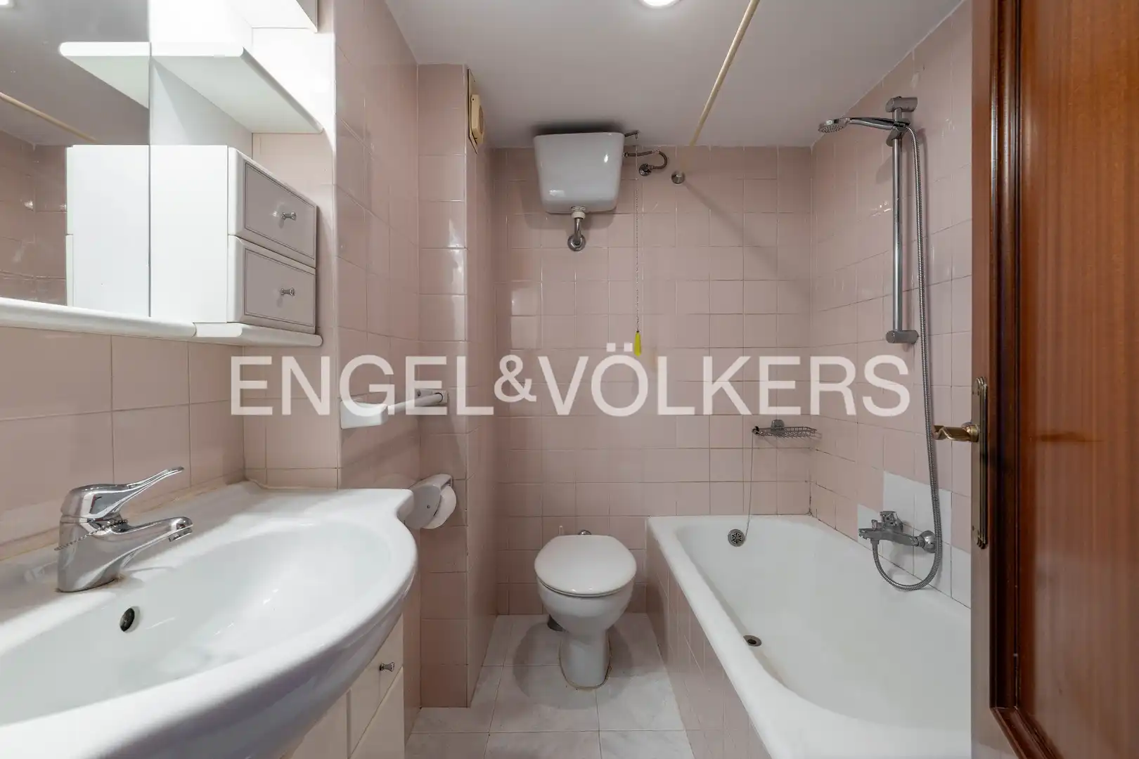Badezimmer von Wohnung zum Verkauf in Zarautz mit Heizung und Terrasse