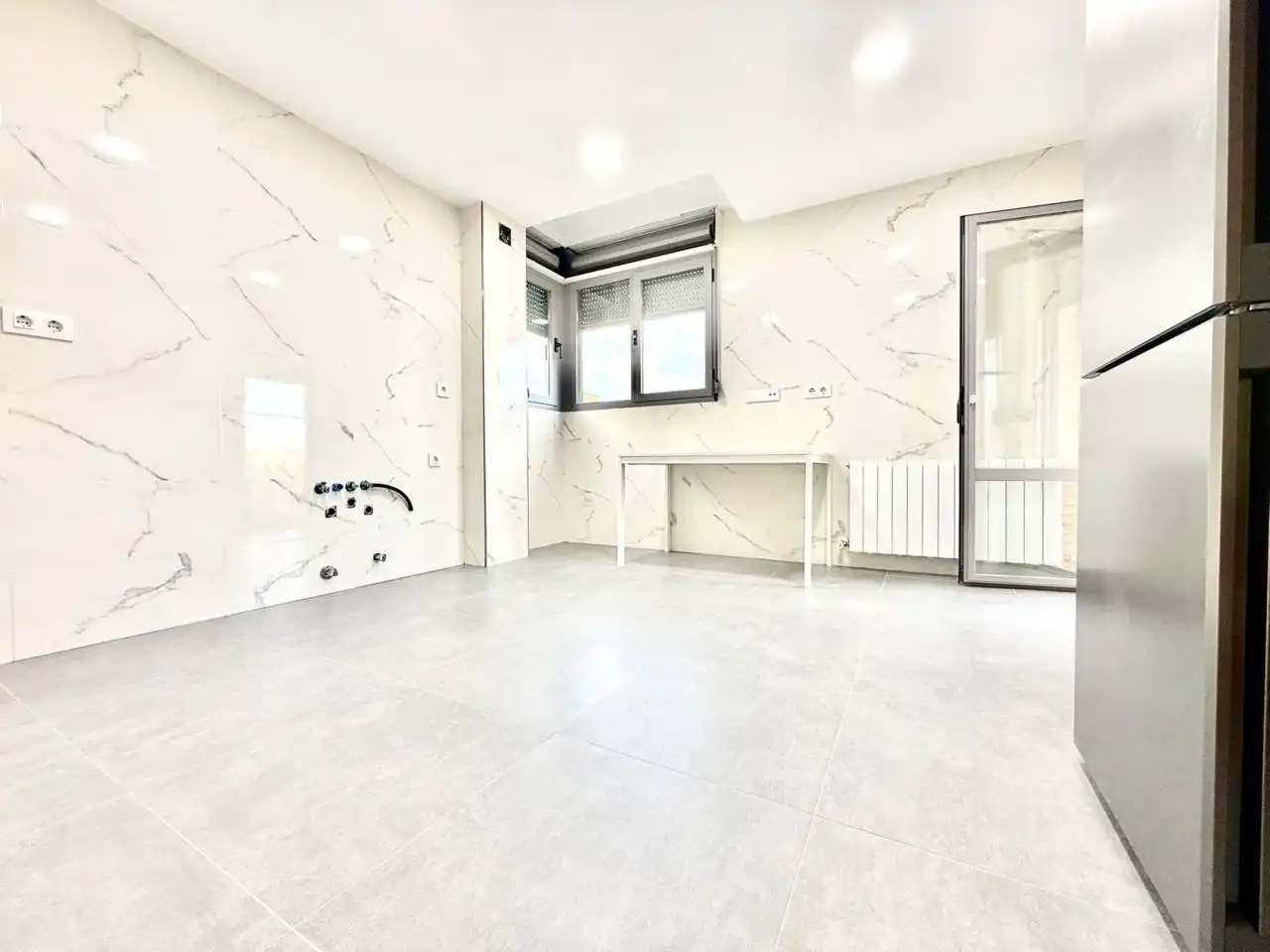 Casa adosada en venta en Bargas con Calefacción, Jardín privado y Alarma
