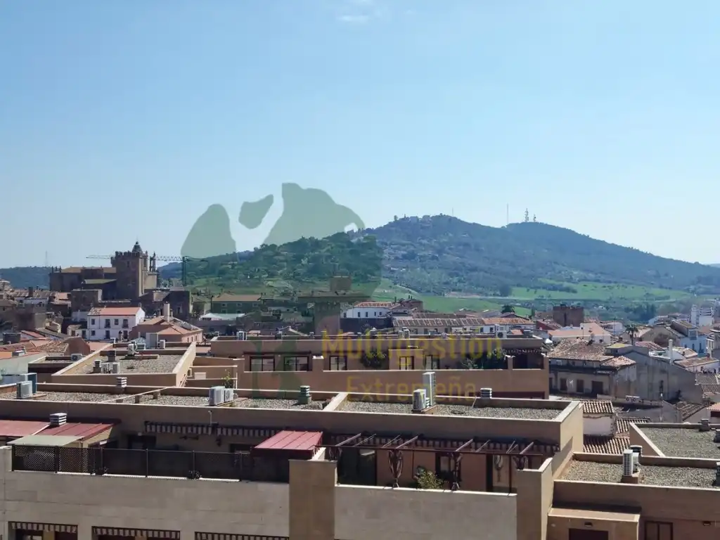 Vista exterior de Piso en venta en Cáceres
