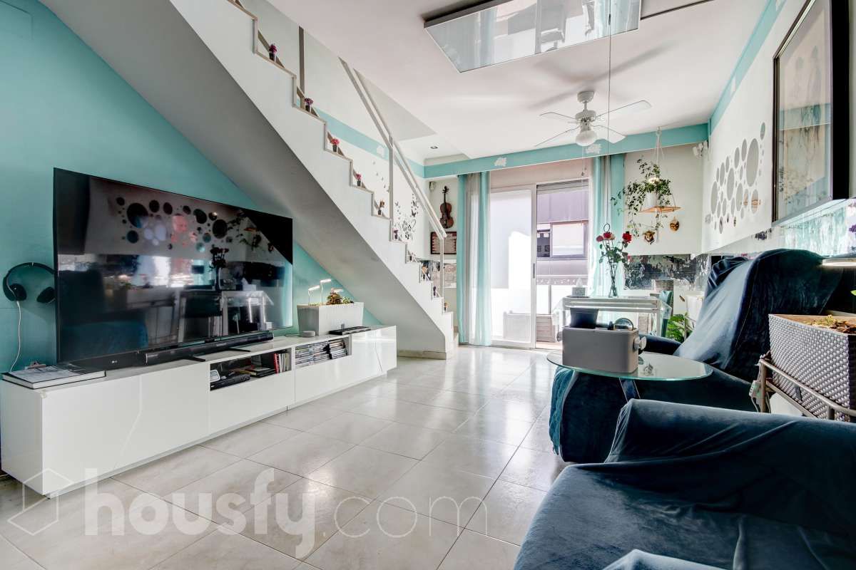 Sala de estar de Dúplex en venta en Vilafranca del Penedès con Aire acondicionado, Calefacción y Terraza