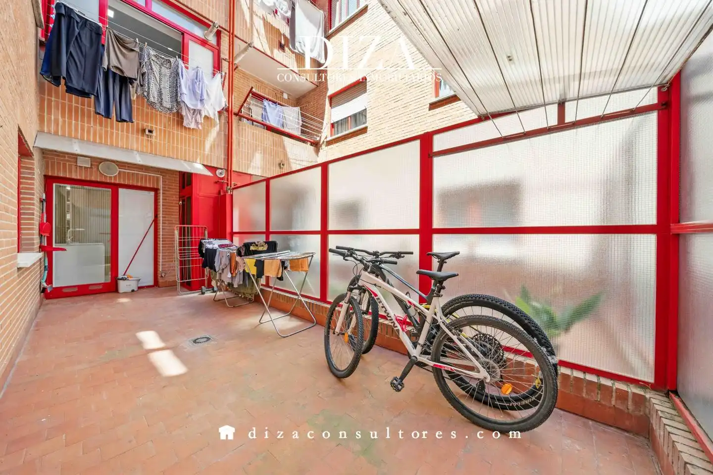 Vista exterior de Pis en venda en Pozuelo de Alarcón amb Aire condicionat, Calefacció i Terrassa