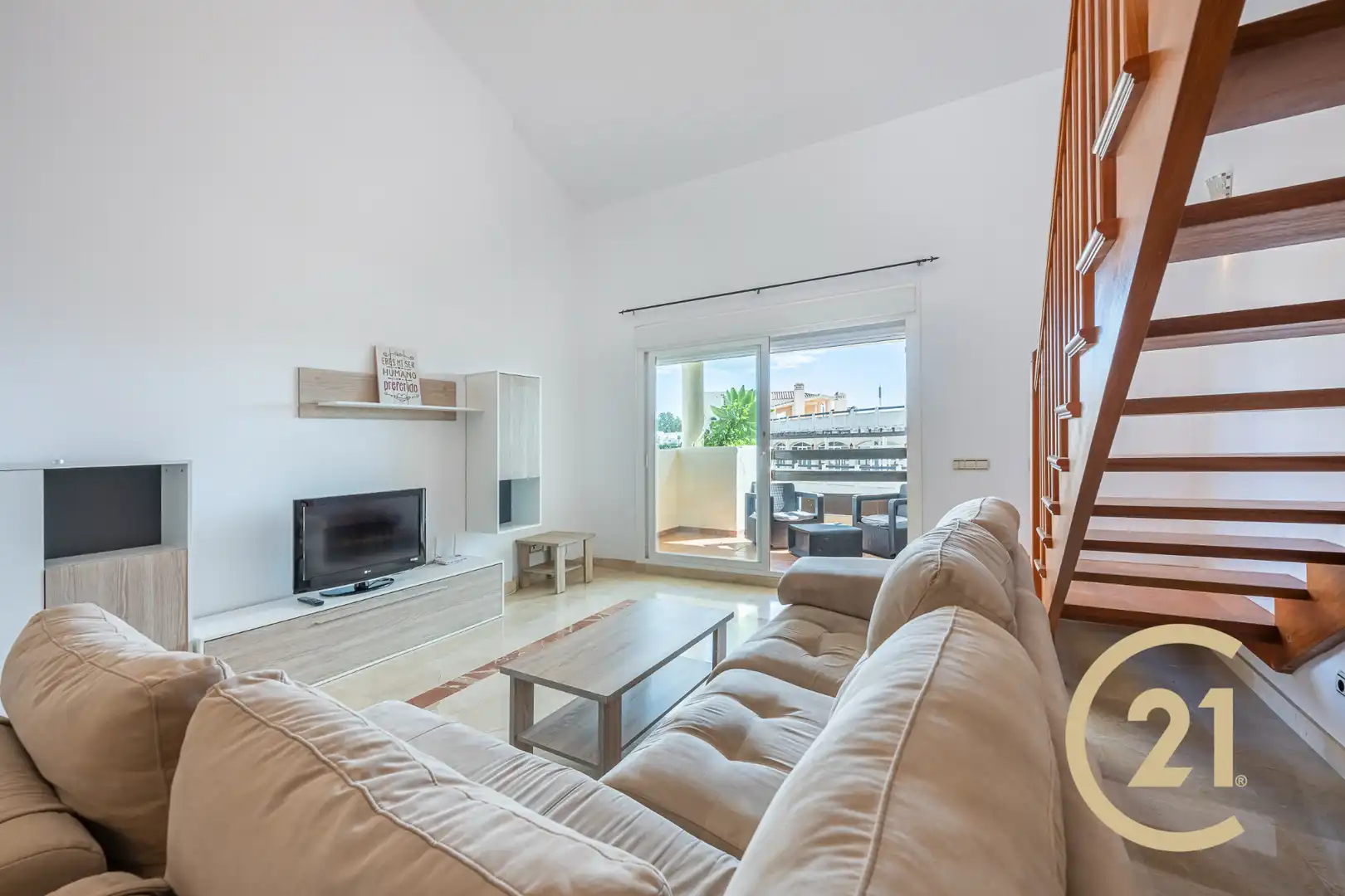 Sala d'estar de Dúplex en venda en Estepona amb Aire condicionat, Terrassa i Moblat