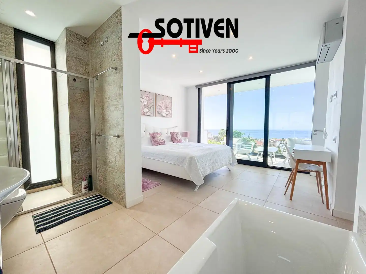 Habitación de Casa o chalet en venta en Adeje con Jardín privado, Terraza y Piscina
