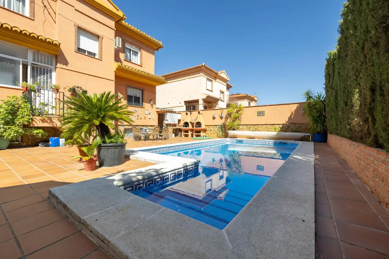 Piscina de Casa o chalet en venta en Cúllar Vega con Aire acondicionado, Calefacción y Jardín privado