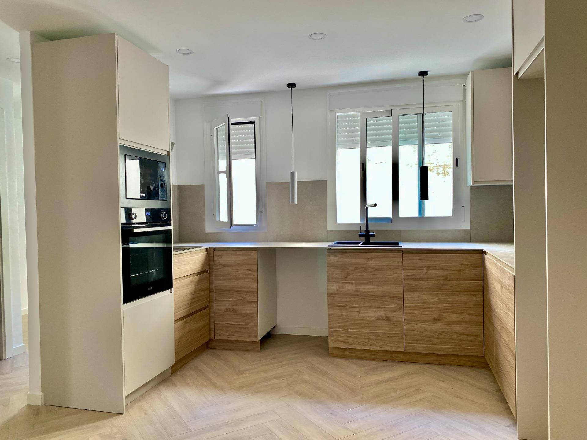 Kitchen of Flat for sale in  Sevilla Capital