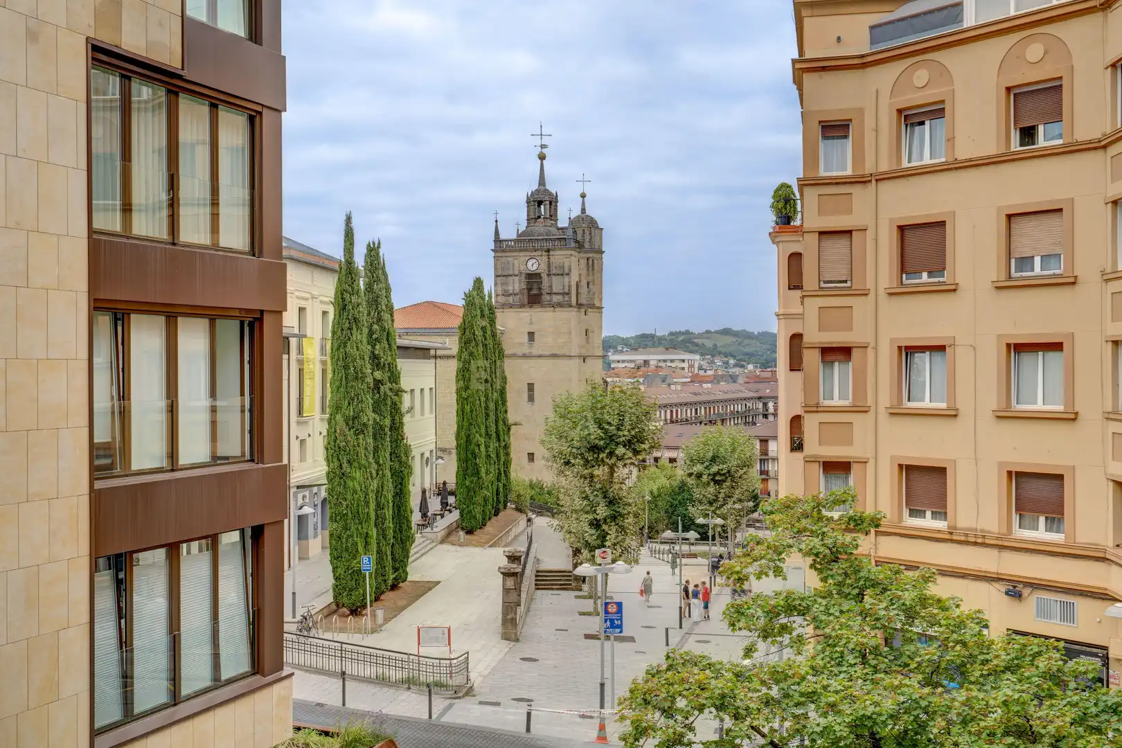 Vista exterior de Apartament en venda en Irun  amb Traster i Balcó