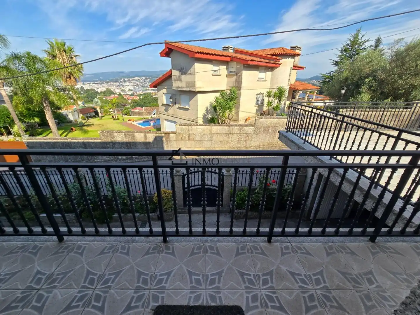 Terrassa de Casa o xalet en venda en Pontevedra Capital  amb Calefacció, Jardí privat i Terrassa