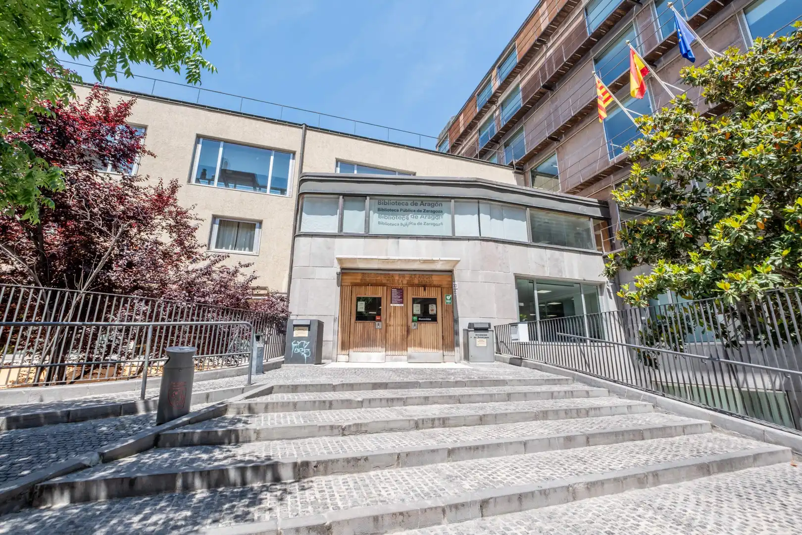 Exterior view of Commercial properties for sale in Zaragoza
