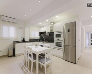 Cuina de Apartament per a compartir en  Valencia Capital amb Aire condicionat i Terrassa