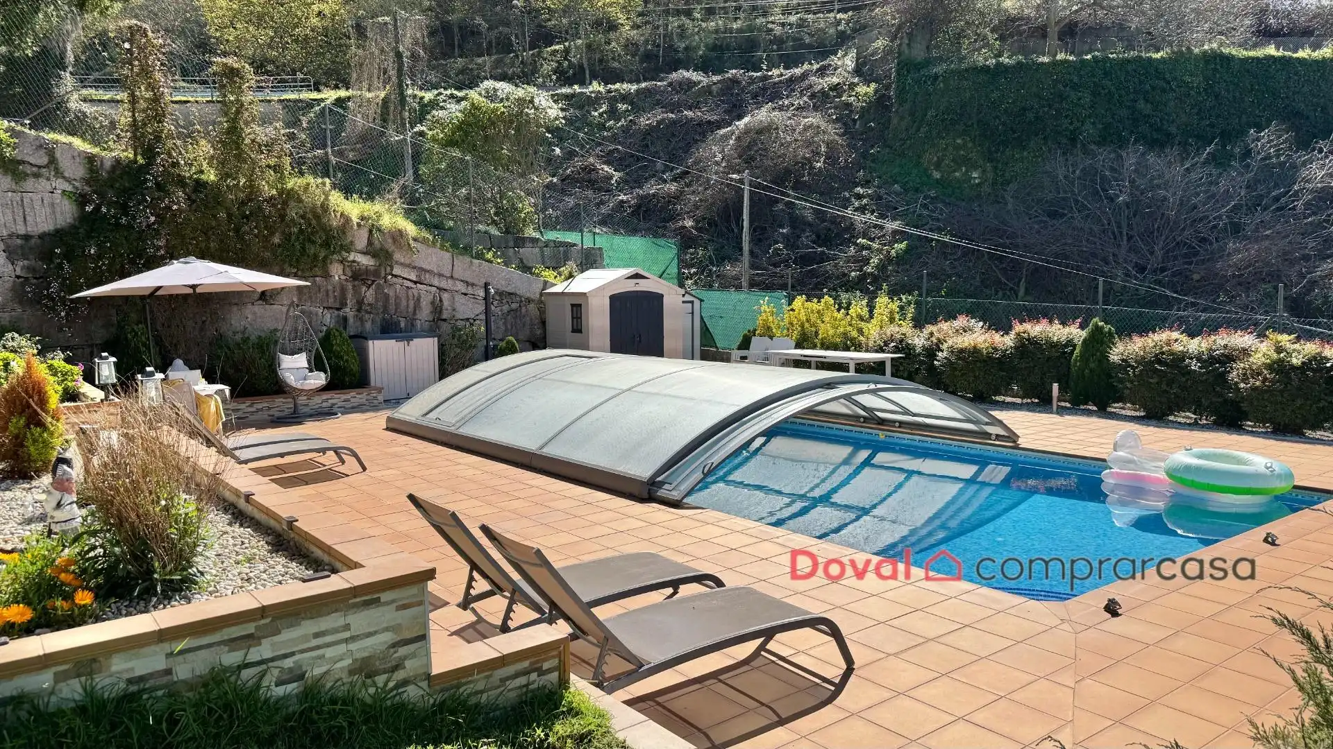 Piscina de Casa o xalet en venda en Vigo  amb Aire condicionat, Calefacció i Jardí privat